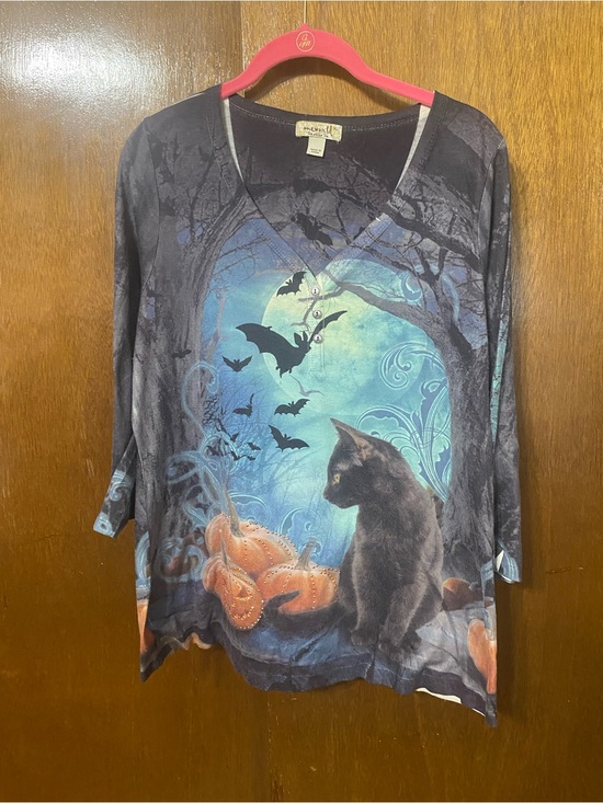 ONE WORLD Tops - ONE WORLD Black 3/4 Sleeve V-Neck Top with Cat & Pumpkin Night Scene
